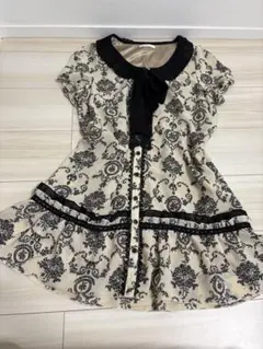 美品❣️axesfemme レトロ柄 ワンピース　胸元リボン仕様