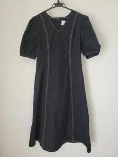 ⭐お値下げ中⭐ワールド　黒のVネック半袖Aラインワンピース
