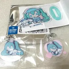 ピアプロ サンリオ コラボ アクスタ アクキー