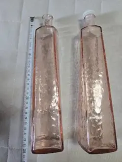 ピンクの角型ガラス瓶 2本セット
