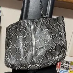 美品♬ZARA スネーク柄トートバッグ。中袋付き