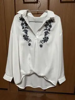花柄　刺繍　シャツ