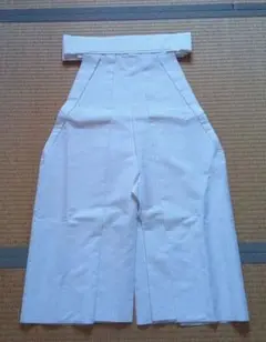 美品　差袴　神職　白　化繊（ポリエステル）馬乗り型　通年用　コスプレ等