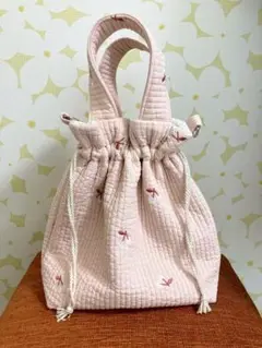 ヌビ巾着バッグ　ピンクにチェリーの刺繍　ハンドメイド