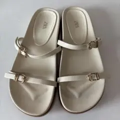 ZARA ホワイト ストラップサンダル