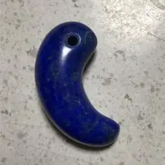 ラピスラズリ 細長い勾玉