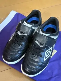 umbro トレーニングシューズ 黒/白