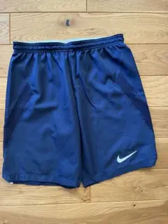 Nike Dri-FIT ネイビー ハーフパンツ キッズM