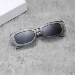 【新品】スクエア型　サングラス　UVカット　グレー