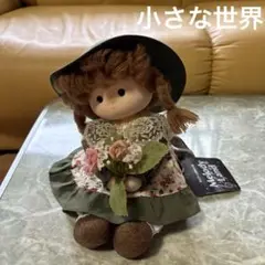 レトロなオルゴール付首振り人形、 小さな世界