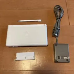 ★比較的きれい★ニンテンドー　DS Lite 本体　クリスタルホワイト　充電器付