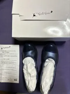 ラックラック空飛ぶパンプス 撥水エナメルバイカラー ネイビー色　23.5cm❣️