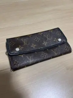 • ルイヴィトン 長財布 モノグラム かなり使用感あり