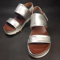 TT MILANO シルバー メタリック チャンキープラットフォームサンダル