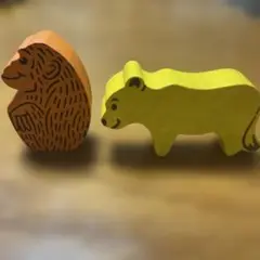 木で作られた置物