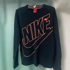 Nike ロゴ入り 黒トレーナー