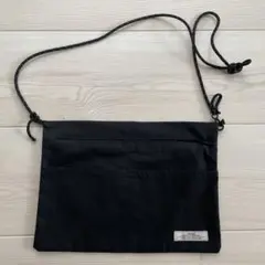 サコッシュ 黒