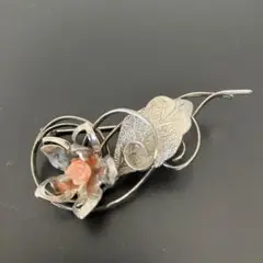 ブローチ
