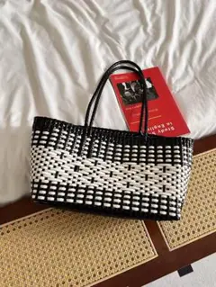 新品✨ 編み込みデザインのトートバッグ