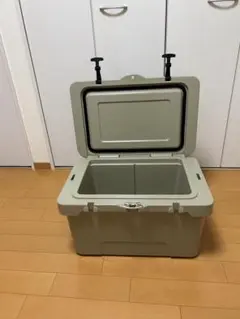ハイランダー　クーラーボックス　35ℓ