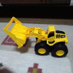 黄色のダンプトラック