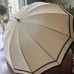 ベージュ系、傘