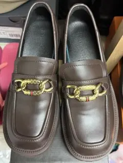 未使用品　ブラウン ローファー チェーン装飾付き