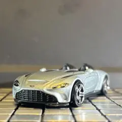 ホットウィール　アストンマーチン　V12