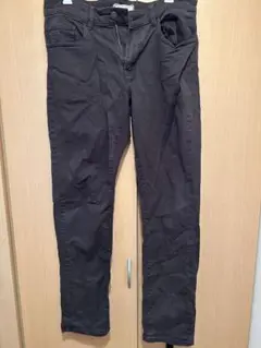 UNIQLOユニクロ黒のチノパン