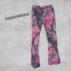 FASHIONNOVA カモフラージュ柄フレアパンツ