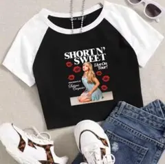 サブリナカーペンター　クロップド丈　プリントTシャツ
