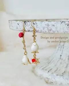 ハンドメイド シマエナガのアシンメトリーピアス