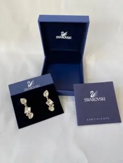 SWAROVSKIピアス
