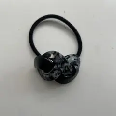 黒とグレーのマーブル模様 ヘアゴム