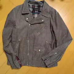 ブラックレーベルのライダースジャケット色はグレーですかね？Lサイズになります