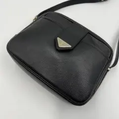 極美品 イヴサンローラン ショルダーバッグ ロゴプレート レザー 黒 ブラック