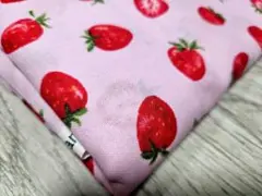 SALE✨シーチング いちご柄 うすいピンク♡