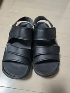 ブラックストラップコンフォートサンダル