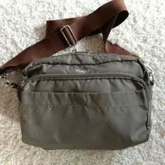Y'SACCS カーキ ショルダーバッグ