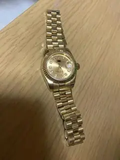 腕時計　ゴールド