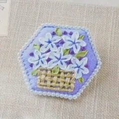 ●リボン手芸キット お花で彩る上品なリボン刺しゅうブローチ スミレ