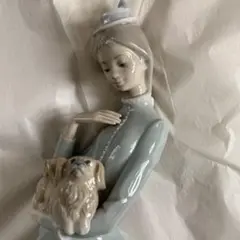 リヤドロ　【未使用箱付き】　　　 仔犬を抱く貴婦人　4893 Amazon.co.jp: LLADRO リヤドロ 4893 犬を抱く貴婦人 フィギュ
