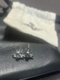 ヴィヴィアン ピアス　ミニ　ストーン　シルバー