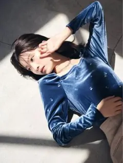 LILY BROWN ベロアトップス　BLU
