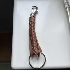 【新品未使用】ブラウン編み込みレザーキーホルダー
