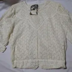 non non dorl アイボリー 五分袖 Vネックシャツ 未使用タグ付