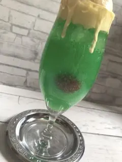 食品サンプル　アイスが溶けちゃう　メロンクリームソーダ