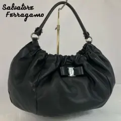 【極美品】サルヴァトーレフェラガモ ハンドバッグ レザーヴァラ ハーフムーン 黒
