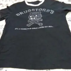 D.STORE ¹Sの黒地に首&袖&胸元にロゴ&豚の刺繍のレディースのTシャツ