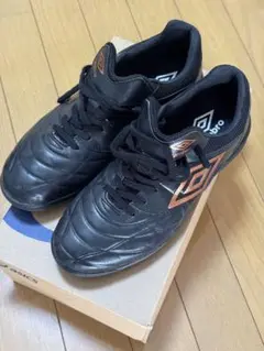 アクセレイター TR エクストラワイド　UMBRO フットサルシューズ ブラック